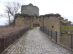 Tor und Bergfried der Burgruine Altenstein, Stammsitz der Familie der Freiherren von Stein zu Altenstein (24.03.2016)