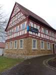 Kleinsteinach, Jdisches Museum am Kirchplatz, Zweigeschossiger und giebelstndiger Satteldachbau mit Fachwerkobergeschoss, erbaut im 17.