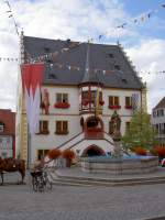 Volkach, Renaisssance Rathaus von 1544 mit zweilufiger Freitreppe (11.09.2007)