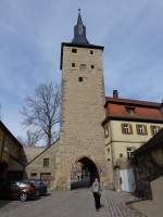 Iphofen, Innerer Torturm in der Pfarrgasse, Quadratischer Turm aus Bruchsteinmauerwerk mit Spitzhelm, erbaut im 15.