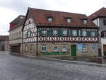 Kronach, ehemalige Hussitenklause am Hussitenplatz, Sandsteinquaderbau in Ecklage mit Fachwerkobergeschoss und Satteldach, erbaut 1826 (15.04.2017)