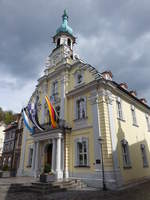 Kulmbach, altes Rathaus, dreigeschossiger Eckbau mit Schaugiebel und Dachreiter, erbaut 1752 von Johann Georg Hoffmann (16.04.2017)