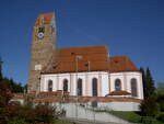 Leeder, Pfarrkirche Maria Verkndigung, verputzter Saalbau mit eingezogenem Chor, erbaut 1740 von Stephan Socher (03.10.2012)