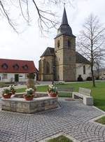 Wiesen, Katholische Filialkirche Sankt Andreas, Chor und Kirchturm um 1500, Langhaus erbaut von 1665 bis 1669 (09.04.2018)