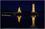 Ein Blick vom nchtlichen Lindau ber Hafen und Bodensee.