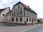 Rttbach, Gasthof Krone in der Rttbacher Strae, zweigeschossiger Krppelwalmdachbau mit Fachwerkobergeschoss, erbaut im 18.
