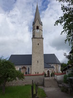 Kleinpienzenau, katholische Filialkirche Sankt Georg, unverputzter Tuffquaderbau, Saalbau mit leicht eingezogenem Chor und Sdturm, erbaut bis 1496, 1766 barockisiert,   Turmoberbau Mitte des 19.