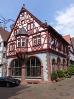 Klingenberg am Main, altes Rathaus, zweigeschossiger Satteldachbau mit Fachwerkobergeschoss, erbaut 1561 (13.05.2018)