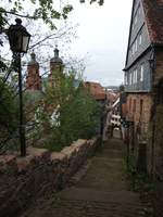 ALTSTADTROMANTIK IN MILTENBERG/MAIN  Fast wie vor Jahrhunderten,die Altstadt mit dem Aufstieg zur Mildenburg,am 26.4.2019...