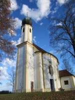 Heldenstein, Wallfahrtskirche Maria Schnee, erbaut von 1760 bis 1762 von Probst   Patritius Zwick von Au, sptbarocker Zentralbau (30.12.2012)