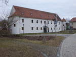 Postbauer-Heng, ehemaliges Deutschordenshaus, Zweigeschossiger und traufstndiger Satteldachbau mit runden Ecktrmen, erbaut von 1722 bis 1724  (05.03.2017)