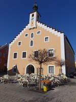 Dietfurt, altes Rathaus in der Hauptstrae, Freistehender zweigeschossiger Flachsatteldachbau mit Treppengiebeln und Glockentrmchen mit Zwiebelhaube, 17.