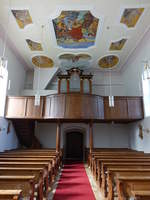 Deusmauer, Orgelempore und Deckenfresken in der Pfarrkirche St.