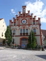 Velburg, Rathaus am hinteren Markt, zweigeschossiger und giebelständiger Satteldachbau mit Zinnengiebel, erbaut von 1863 bis 1865 (20.08.2017)