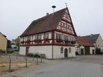 Bullenheim, Rathaus, zweigeschossiger Satteldachbau mit Fachwerkobergeschoss, erbaut 1583 (27.08.2017)