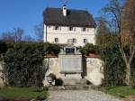 Schloss Artelshofen, viergeschossiger turmartiger Hauptbau mit Walmdach, im Kern 14.