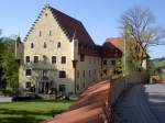 Schloss Hopferau, dreigeschossiger Satteldachbau, im Kern um 1468, umgestaltet von   1830 bis 1840 (04.10.2011)