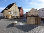 Aidenbach, Gebude und Brunnen am Marktplatz (20.11.2016)