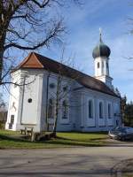 Lohwinden, Wallfahrtskirche Maria Geburt, Saalkirche mit Pilastergliederung, nordwestlichem Turm mit oktogonalem Glockengeschoss und Zwiebelhaube, Chor 1679, Langhaus und Turm 1701-10 (27.12.2015)