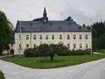 Schloss Oberzwieselau, zweigeschossiger Satteldachbau, erbaut 1830 (24.05.2015)