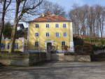 Hemau, Schloss Laufenthal, dreigeschossiger barocker Walmdachbau mit viergeschossigem Turm, erbaut 1698 (26.03.2017)