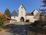 Serrfeld, Kirchhofbefestigung mit Natursteinmauer und massiven Torturm (15.10.2018)