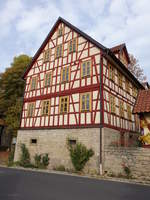 Mhlfeld, historisches Pfarrhaus, Obergeschoss und Giebel aus Zierfachwerk, erbaut 1552 (16.10.2018)