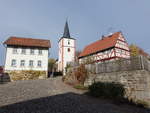 Stetten, Pfarrhaus und evangelische Pfarrkirche am Kirchberg (16.10.2018)