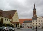 Eggenfelden, Franziskanerplatz mit Franziskanerkirche St.