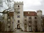Wasserschloss Mariakirchen, Hofmark 3, Vierflgelanlage mit Torturm, erbaut Mitte des 16.