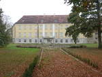 Schloss Ering, unregelmige Anlage mit fnf Trakten um den Herrschaftshof, erbaut 1725, Umbau um 1772 wohl von Leonhard Matthus Giel (20.10.2018)
