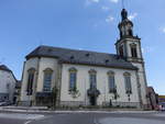 Bergrheinfeld, Pfarrkirche Mater Dolorosa, Saalbau mit eingezogenem Chor, erbaut von 1688 bis 1693 von Christian Hermann (27.05.2017)