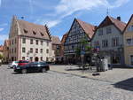 Gerolzhofen, Marktplatz mit historischem Rathaus, sptgotischer dreigeschossiger Satteldachbau, erbaut 1475 (28.05.2017)