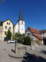 Hambach, katholische Kuratiekirche Mari Geburt, Chorturmkirche, Kirchturm erbaut um 1600, Langhaus von 1734 (28.05.2017)
