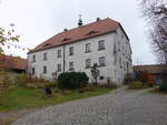 Schloss Gossersdorf, zweigeschossiger Rechteckbau mit Halbwalmdach, erbaut 1793 (06.11.2017)