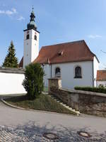 Wondreb, Katholische Pfarrkirche Mari Himmelfahrt, Wandpfeilerkirche, verputzter Massivbau mit Satteldach, leicht vorspringendem Querhaus, erbaut von 1577 bis 1583, erweitert 1713 durch Philipp