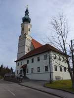 Asten, Pfarrkirche Maria Himmelfahrt und Pfarrhaus, erbaut ab 1415, Chor von 1461, Kirchturm erbaut 1466 (14.02.2016)