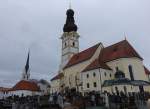 Schnaitsee, sptgotische Maria Himmelfahrt Kirche, barocker Umbau zur Saalkirche von 1664 bis 1667 durch Kaspar Zuccalli, Turmhaube von 1774, Choranbauten von 1923 bis 1924 (21.02.2016)