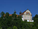 Blick auf die Stiftskirche des ehemaligen Klosters in Baumburg.