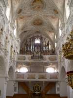 Kirchhaslach, Maria Himmelfahrt Kirche, Stuck von Matthias Stiller, Kanzel von   Balthasar Eberle, Figuren von Johann Ludwig Ertinger, Orgel von Augustin Simnacher   (17.08.2011)