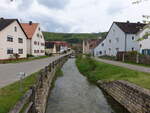 Wettelsheim, Huser entlang des Rohrach Bachs (01.05.2016)