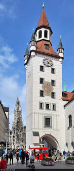Alter und neuer Rathausturm in Mnchen.