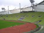 Die Haupttribne des Olympiastadions vom Haupteingang aus gesehen.