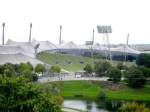 Blick auf das Olympiastadion vom Olympiaberg aus gesehen.