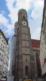 Blick auf die Frauenkirche in München vom Marienplatz aus.(18.5.2013)