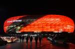 Rot beleuchtete Allianz Arena (16.12.2014)