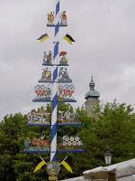 Maibaum auf dem Mnchner Viktualienmarkt.