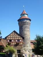 Kleiner Blick zum Turm der Nrnberger Burg am 06.09.2013.