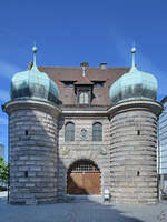 Die Ostfassade des ursprnglich 1588 erbauten Zeugmeisterhauses in Nrnberg.