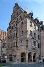 Das Hotel Deutscher Kaiser wurde von 1888 bis 1889 erbaut und ist eines der fhrenden Beispiele des Nrnberger Stils, einer regionalen Stilausprgung innerhalb des Historismus.